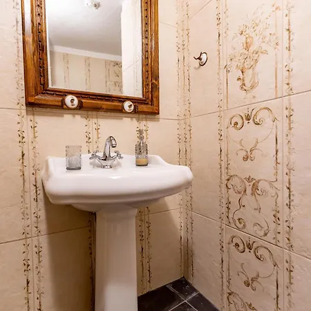 Velev House Bed & Breakfast 3*