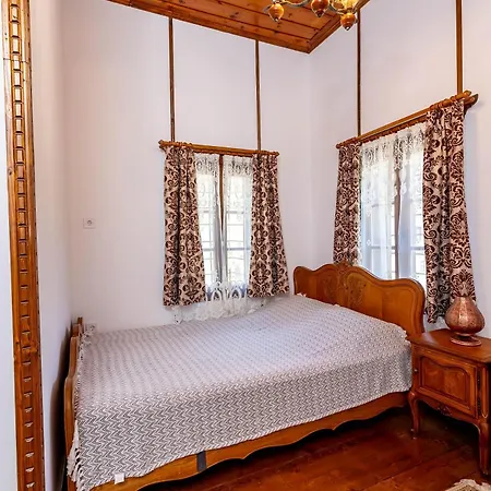 Velev House 3*