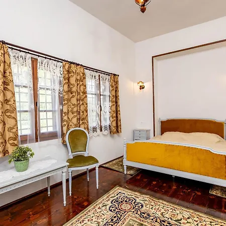 Velev House 3*